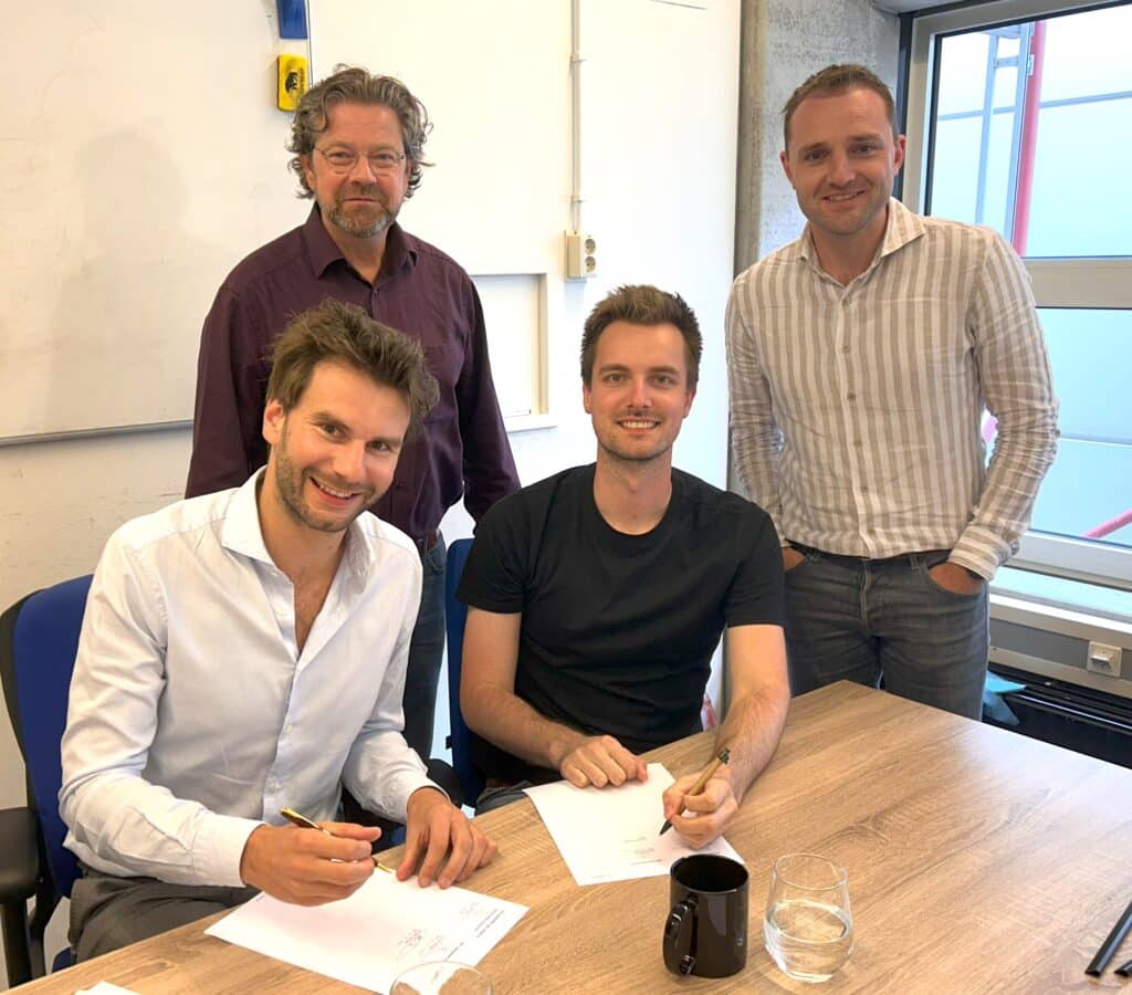 Mark Verhagen and Lex Scheepers of RIFT signing a collaboration agreement with Bureau Veritas at RIFT’s Eindhoven office.
